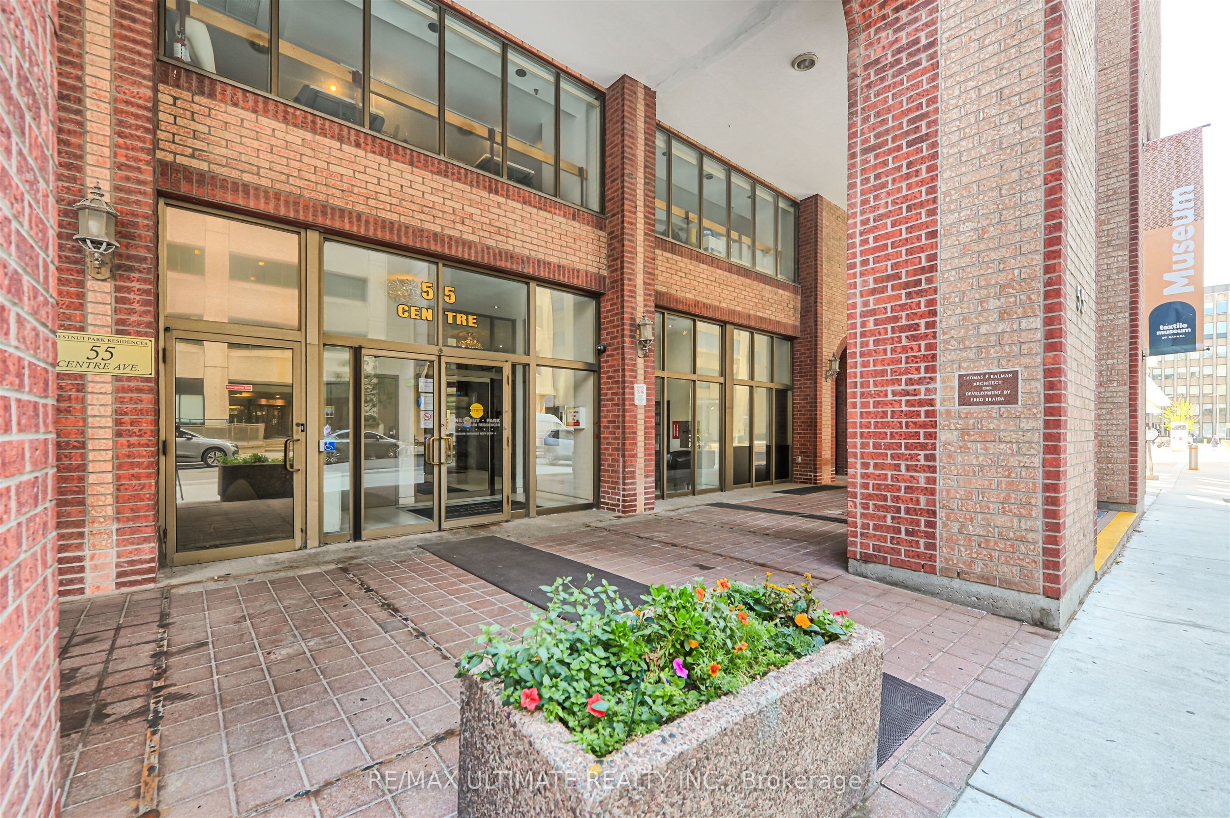 55 Centre Avenue 2206