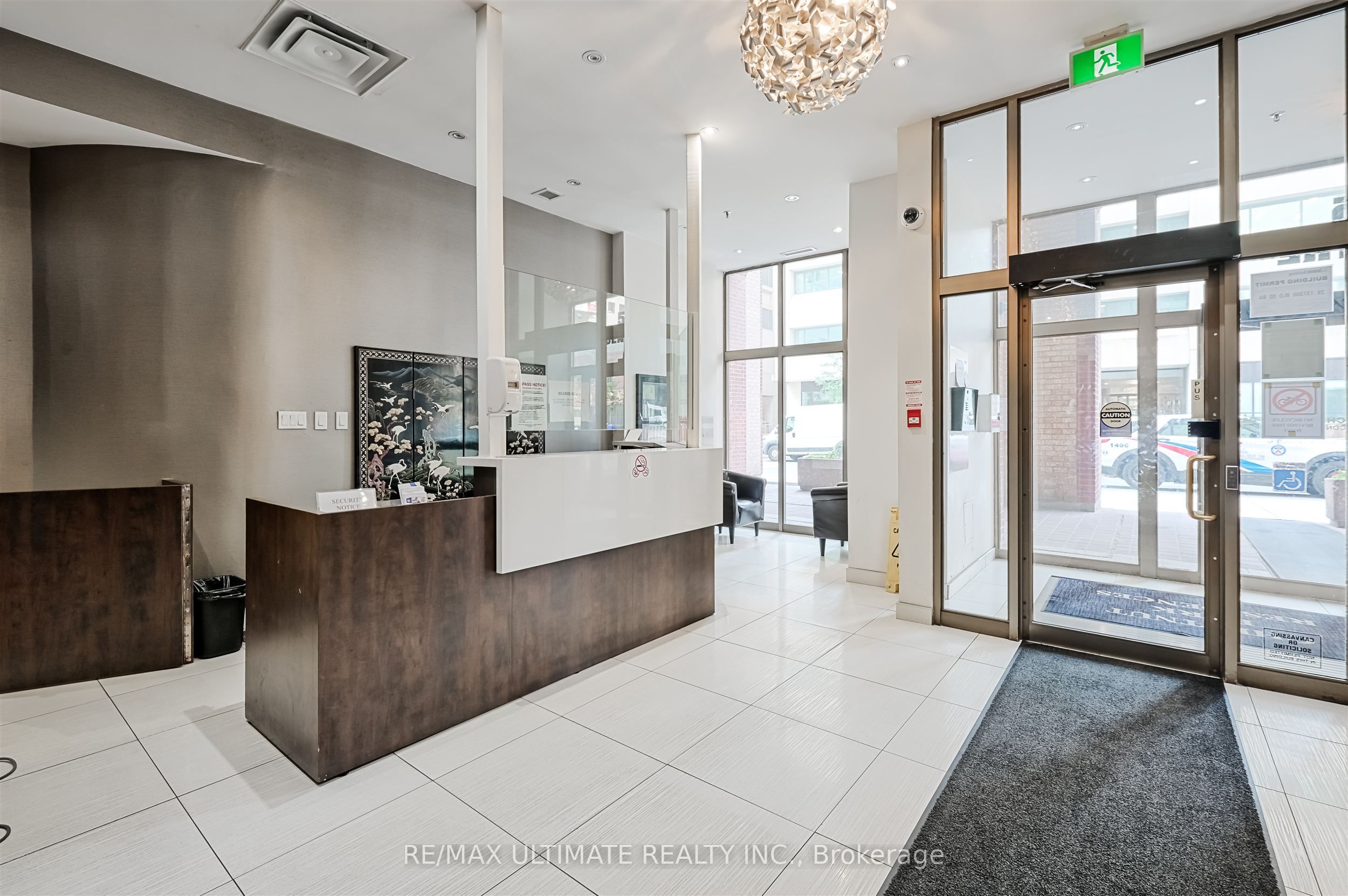 55 Centre Avenue 2206