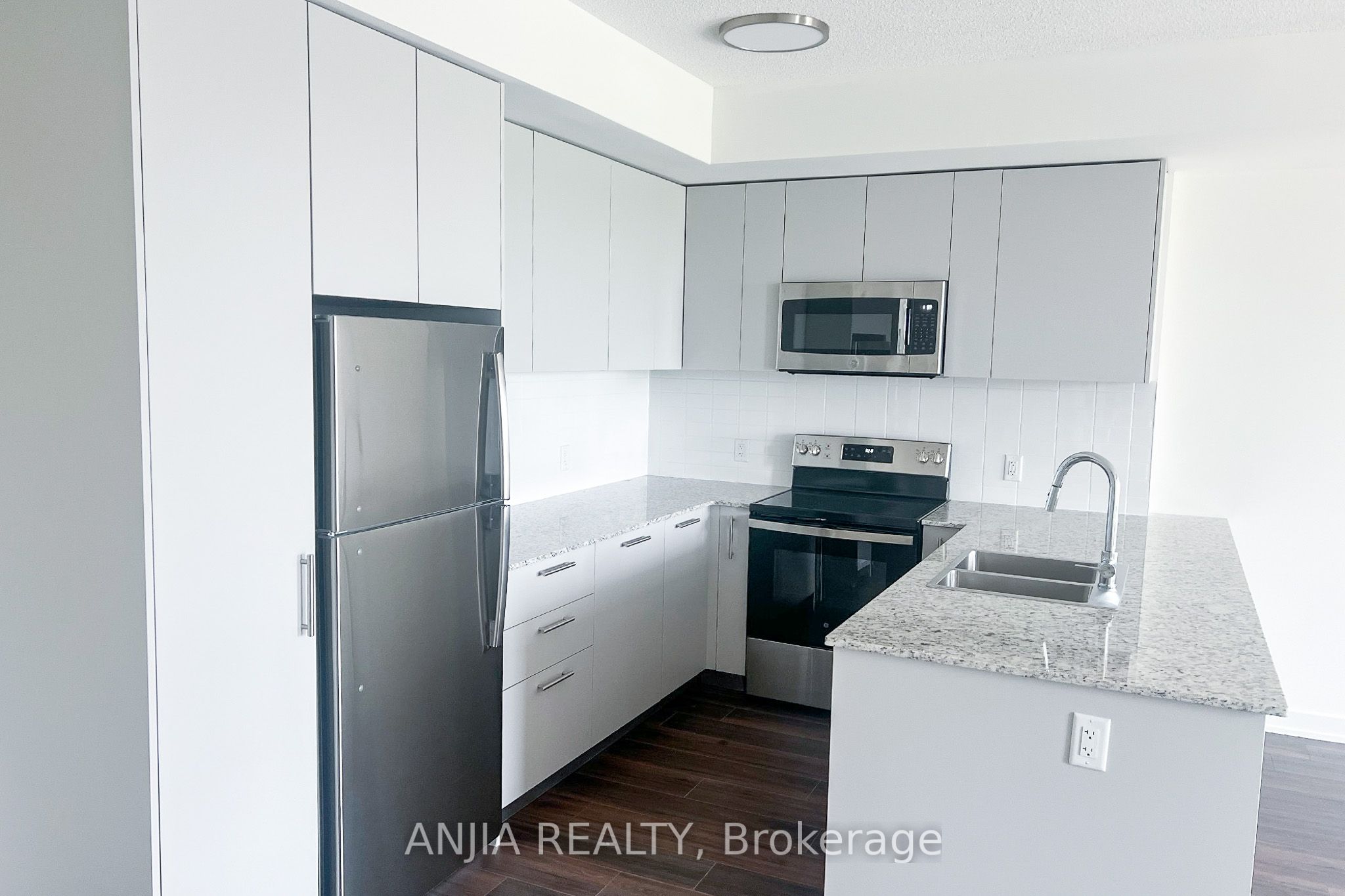 101 Cathedral High Street 205