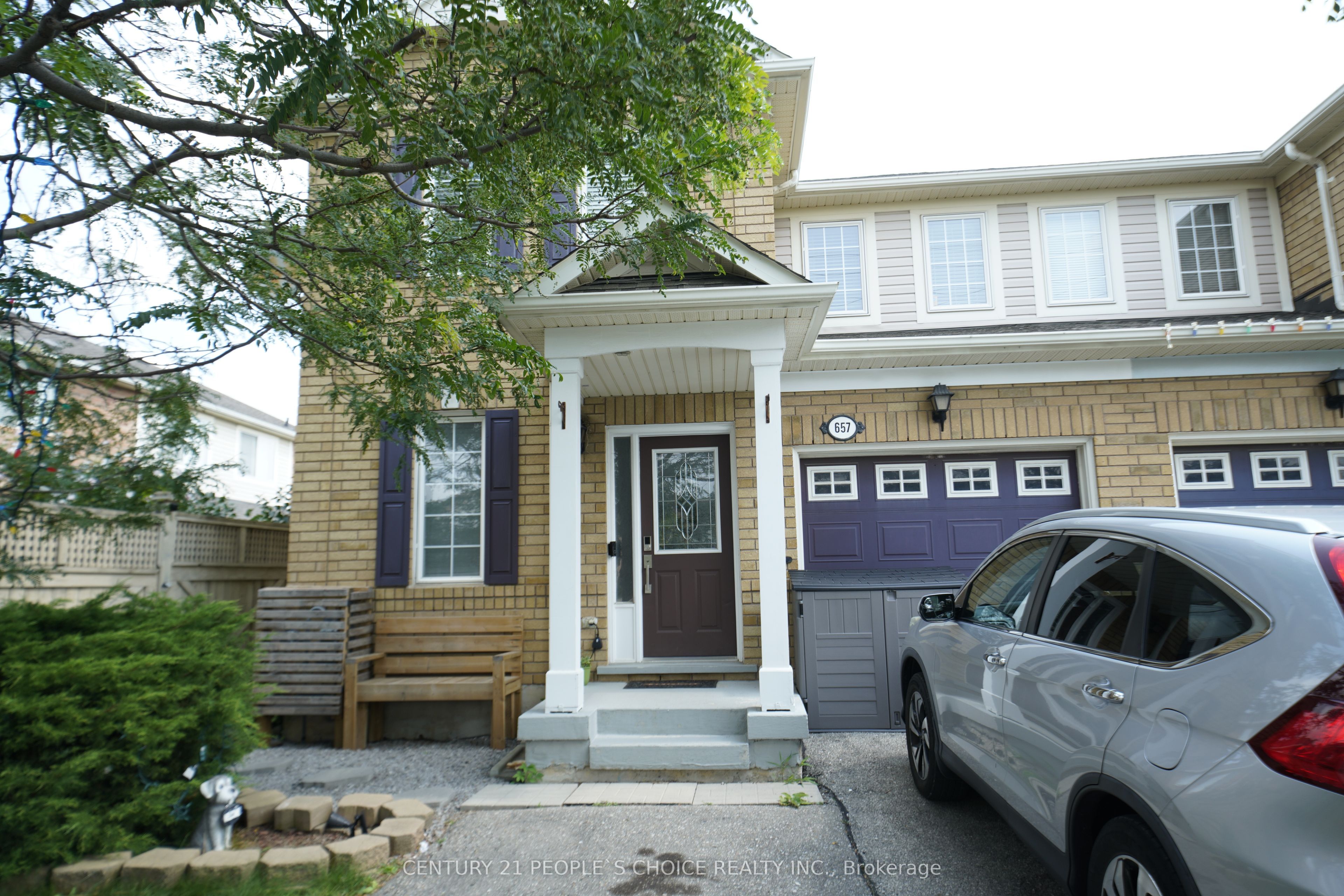 657 Thompson Road S Upper