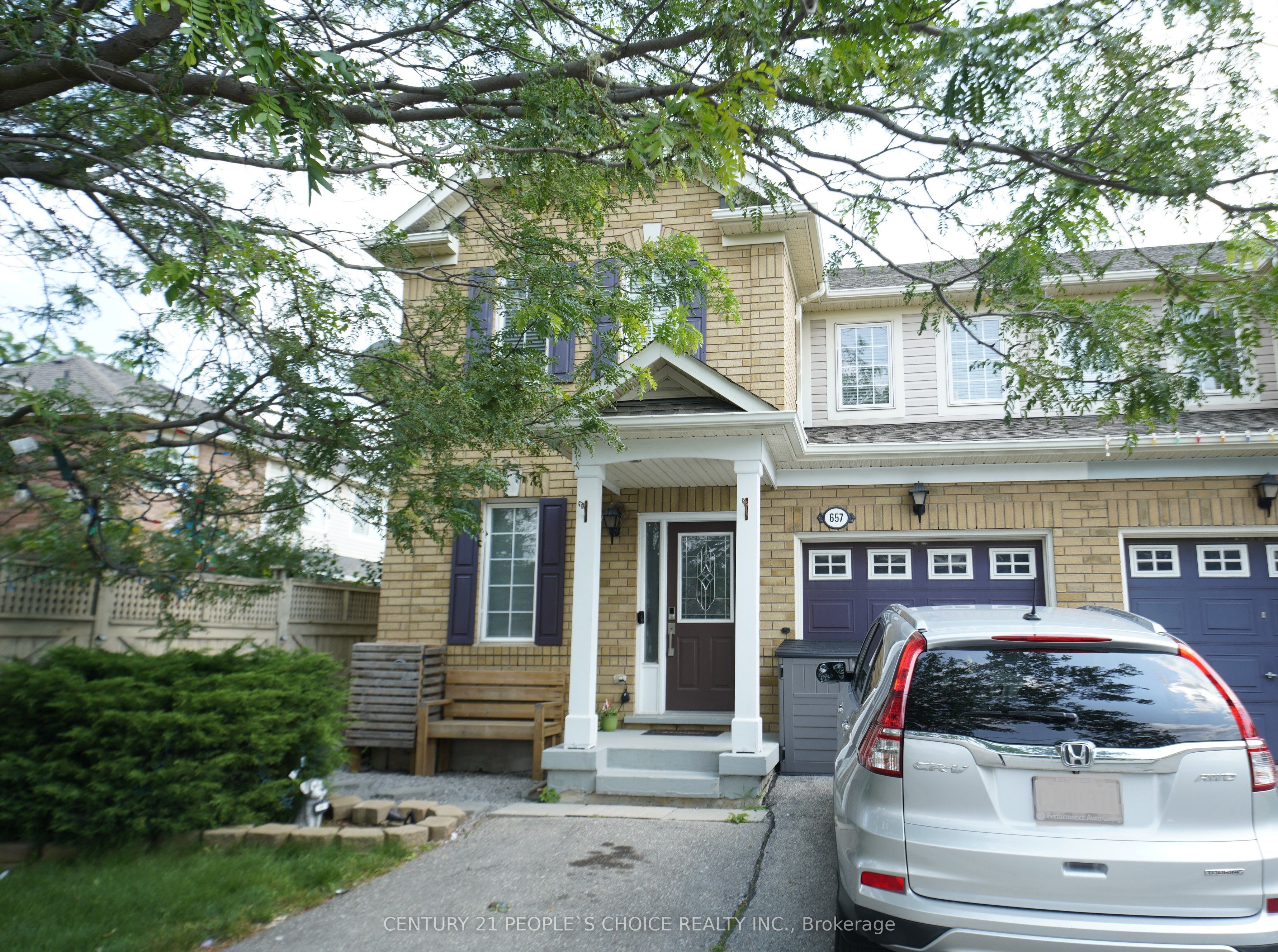 657 Thompson Road S Upper