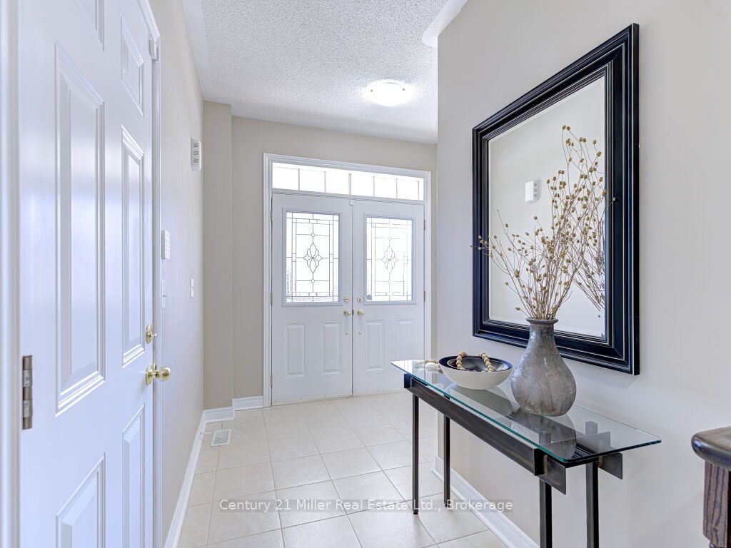 3268 Sealey Crescent