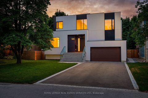 Photo of 1405 Acton Crescent, Oakville, ON L6J 2S6 (MLS # W12670748)