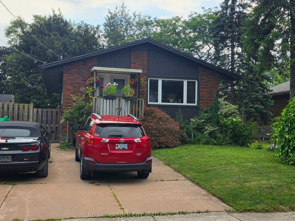 Photo of 49 Ursula Avenue, St. Catharines, ON L2T 1T2 (MLS # X13591514)
