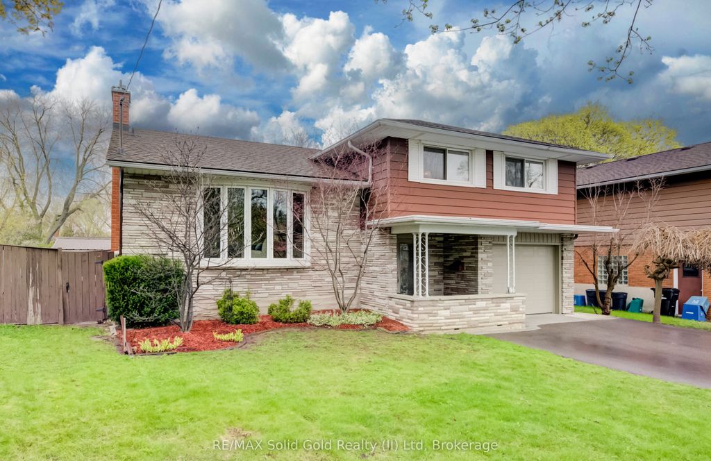 Photo of 46 Peachwood Court, Kitchener, ON N2B 1S6 (MLS # X13064780)