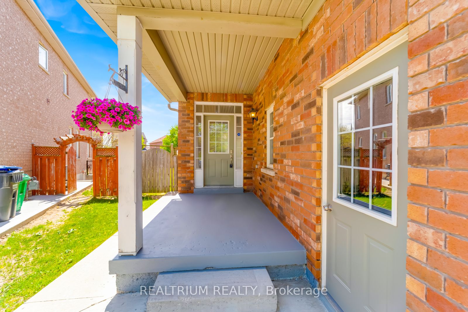 18 Deepcoral Court