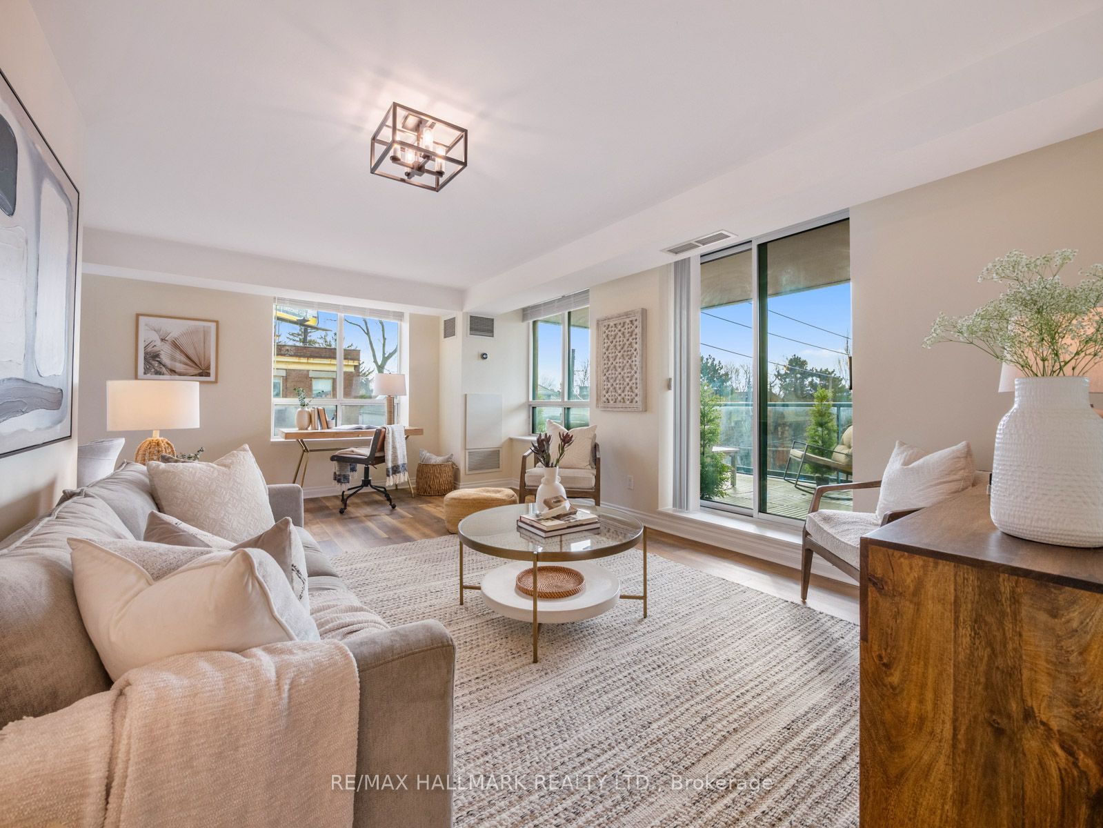 1863 Queen Street E 317