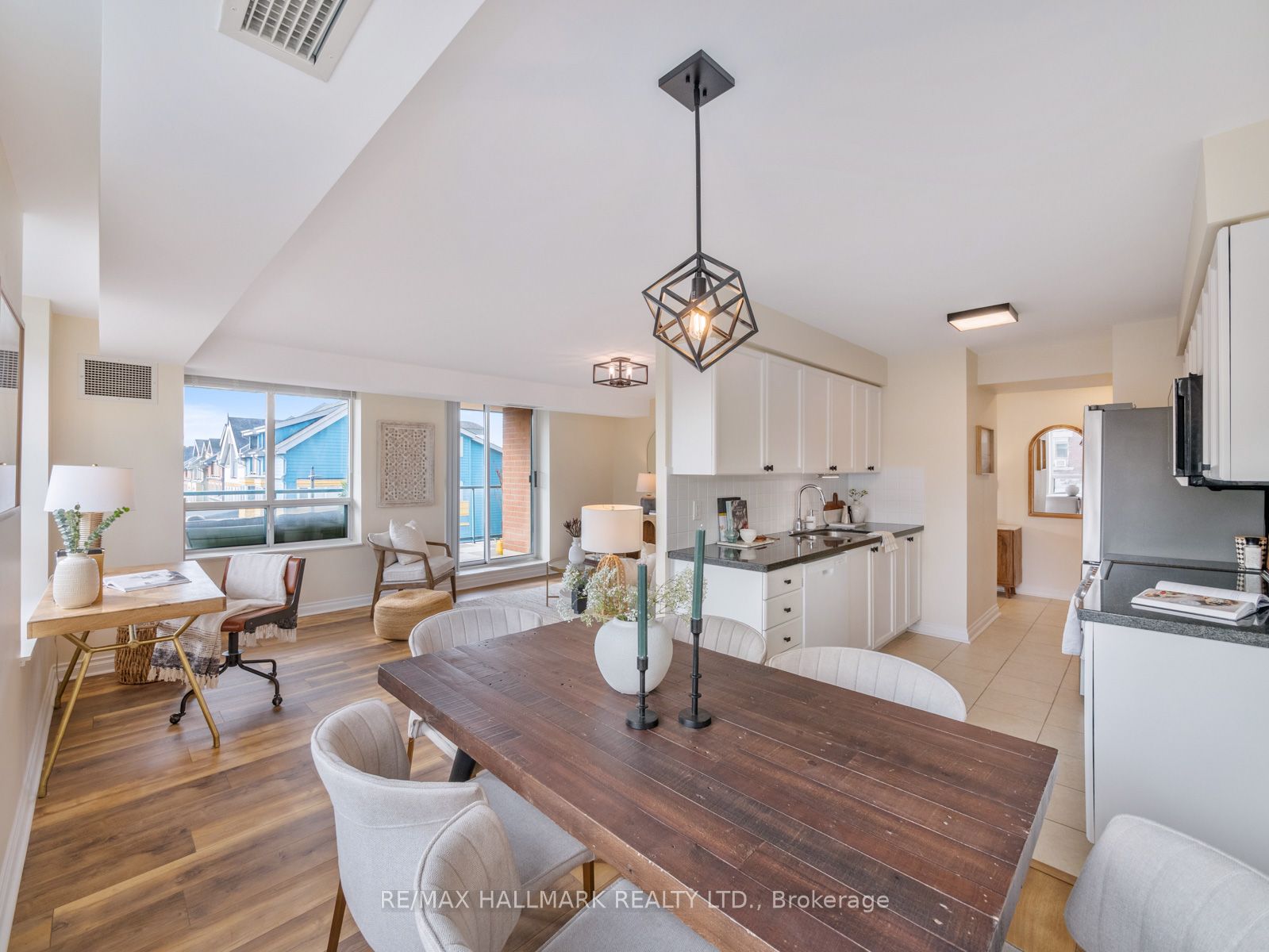 1863 Queen Street E 317