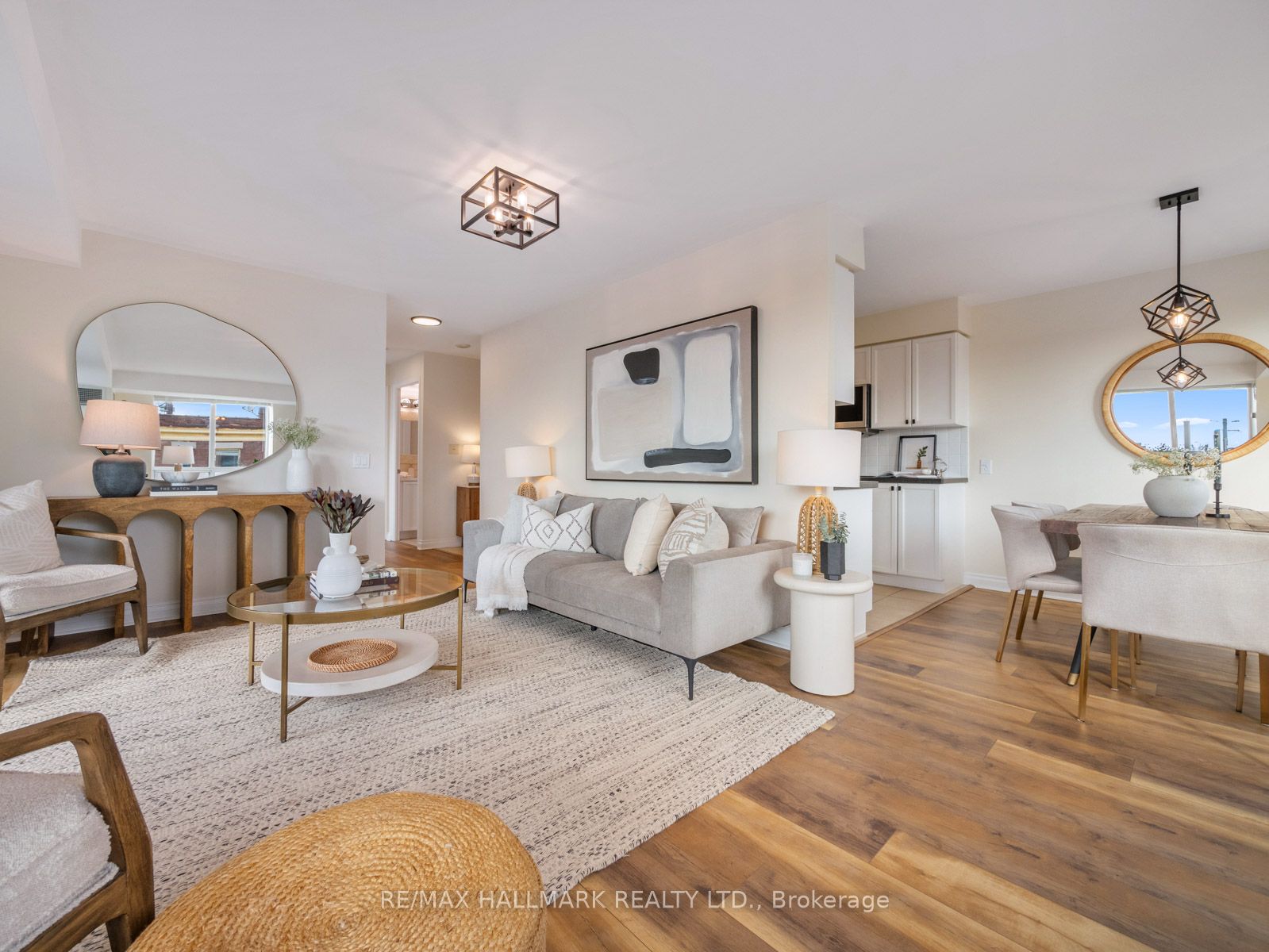 1863 Queen Street E 317