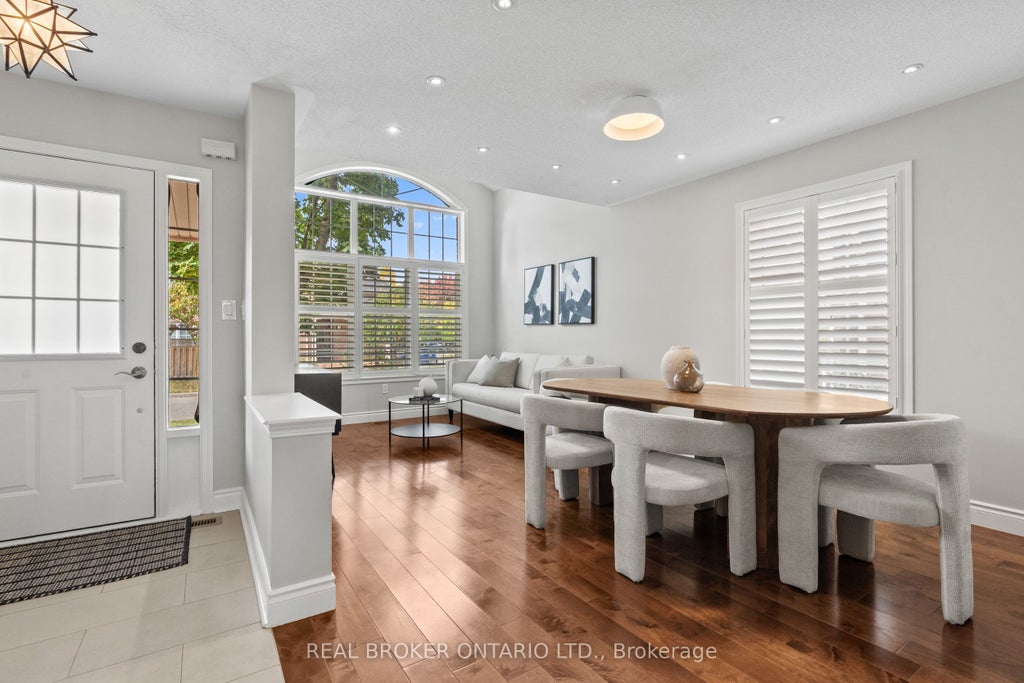 Photo of 2349 Falkland Crescent, Oakville, ON L6M 4Y1 (MLS # W14032518)