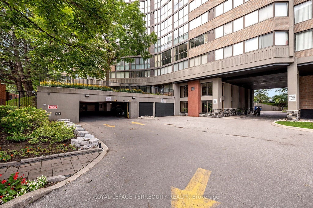Photo of 40 Richview Road #2002, Toronto, ON M9A 5C1 (MLS # W13758162)