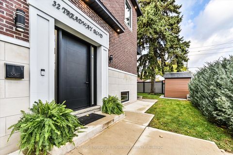 32 Treadway Boulevard Toronto ON M4C 3H5