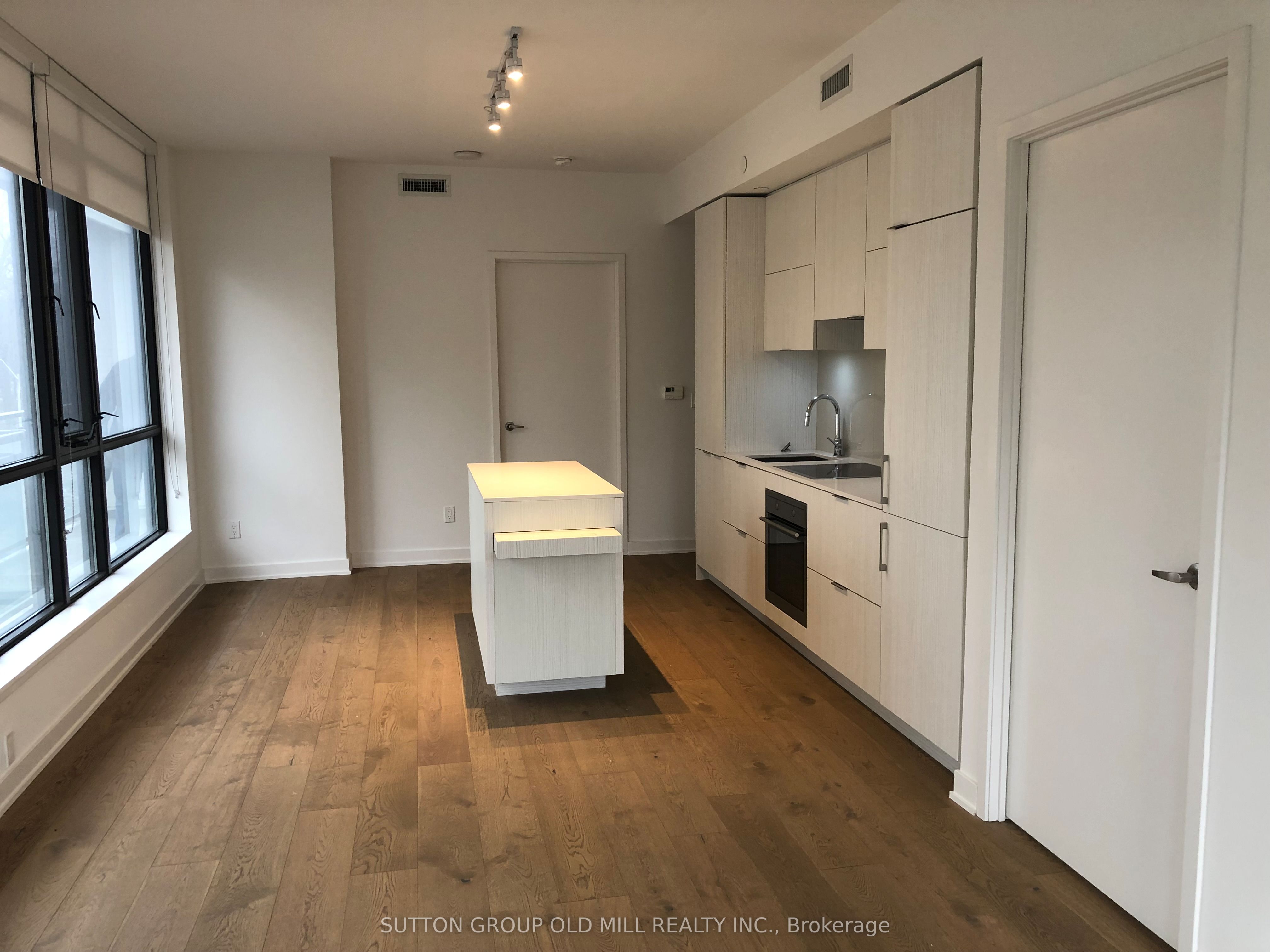 1990 Bloor Street W 407