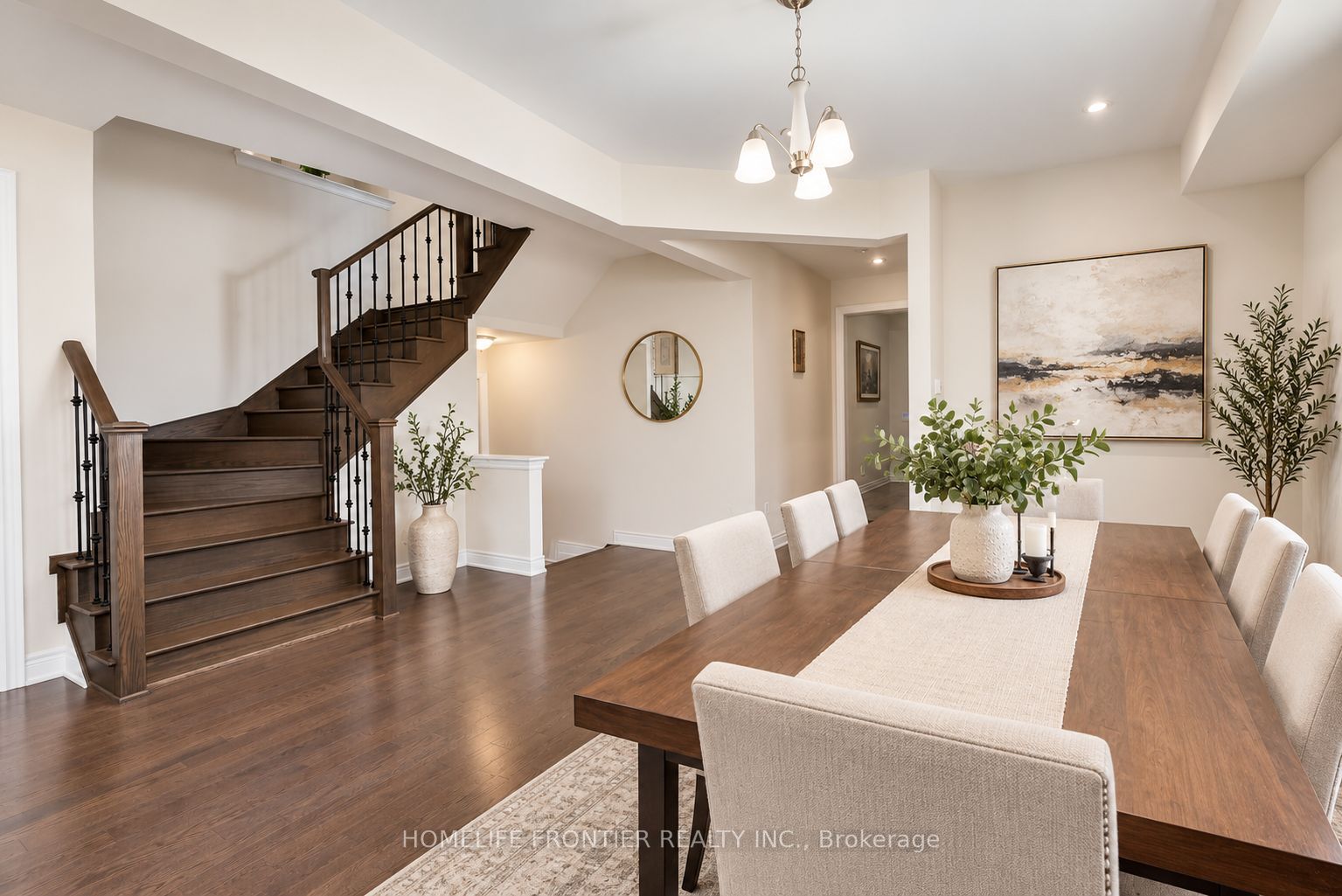 135 Ross Vennare Crescent