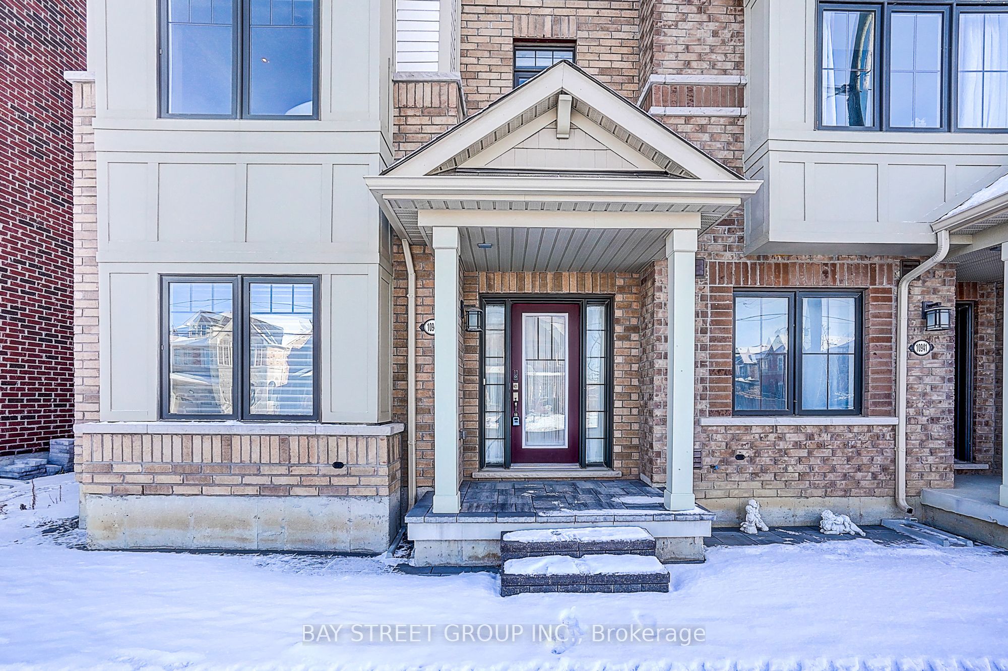 10943 VICTORIA SQUARE Boulevard