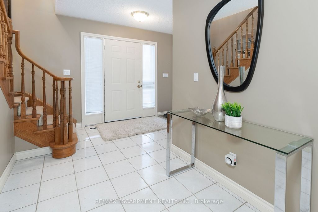 Photo of 6005 Mountaingate Drive, Niagara Falls, ON L2J 4H9 (MLS # X12731318)