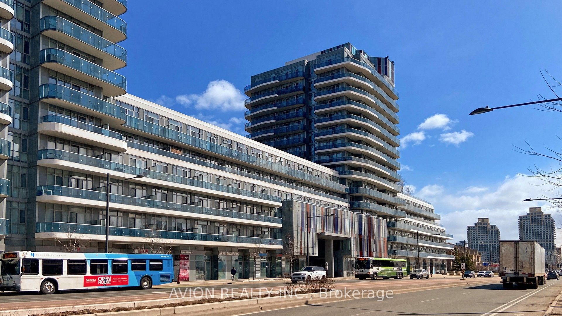 9471 Yonge Street 532