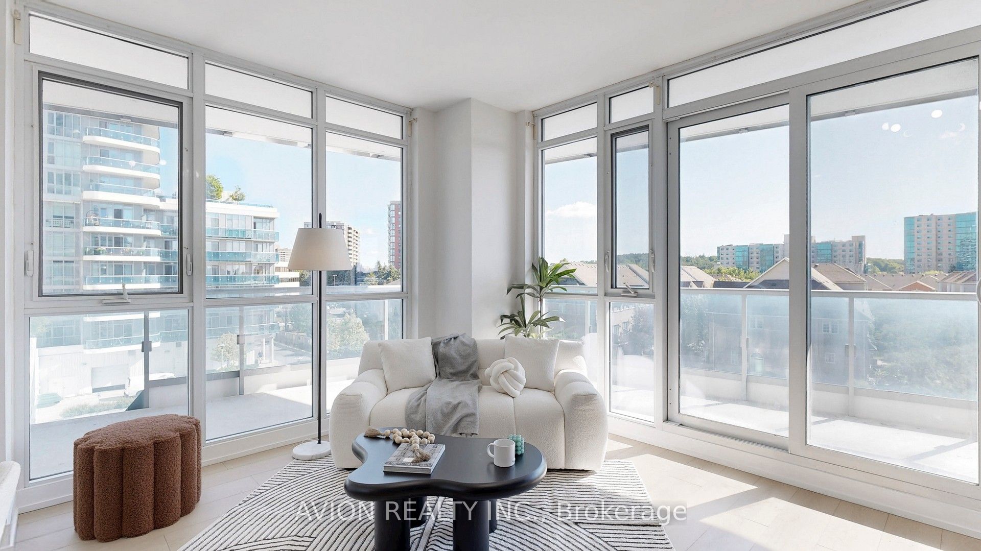 9471 Yonge Street 532