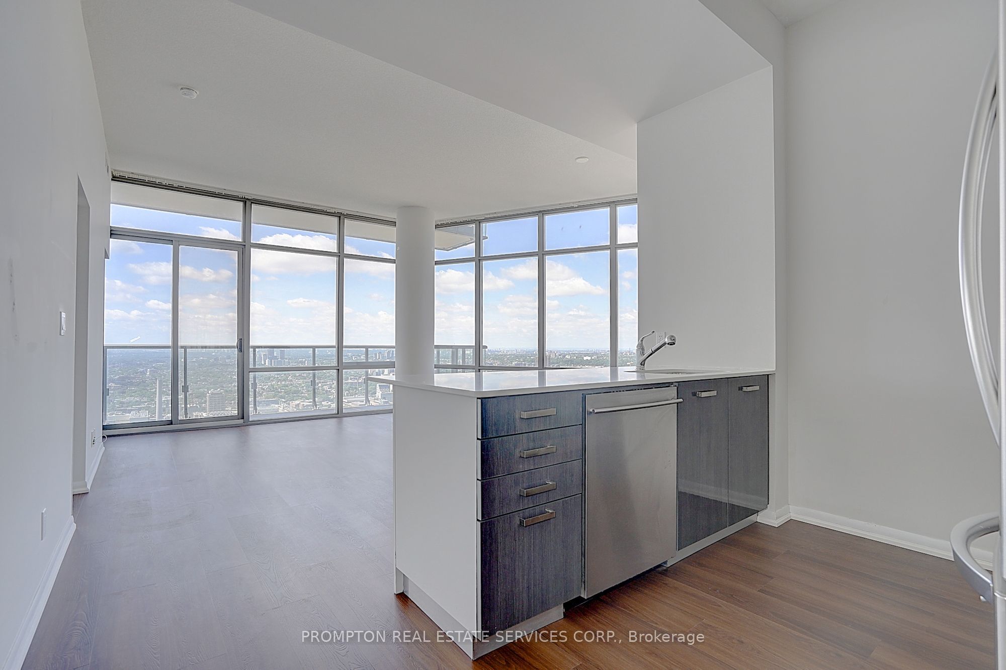 832 Bay Street 4903
