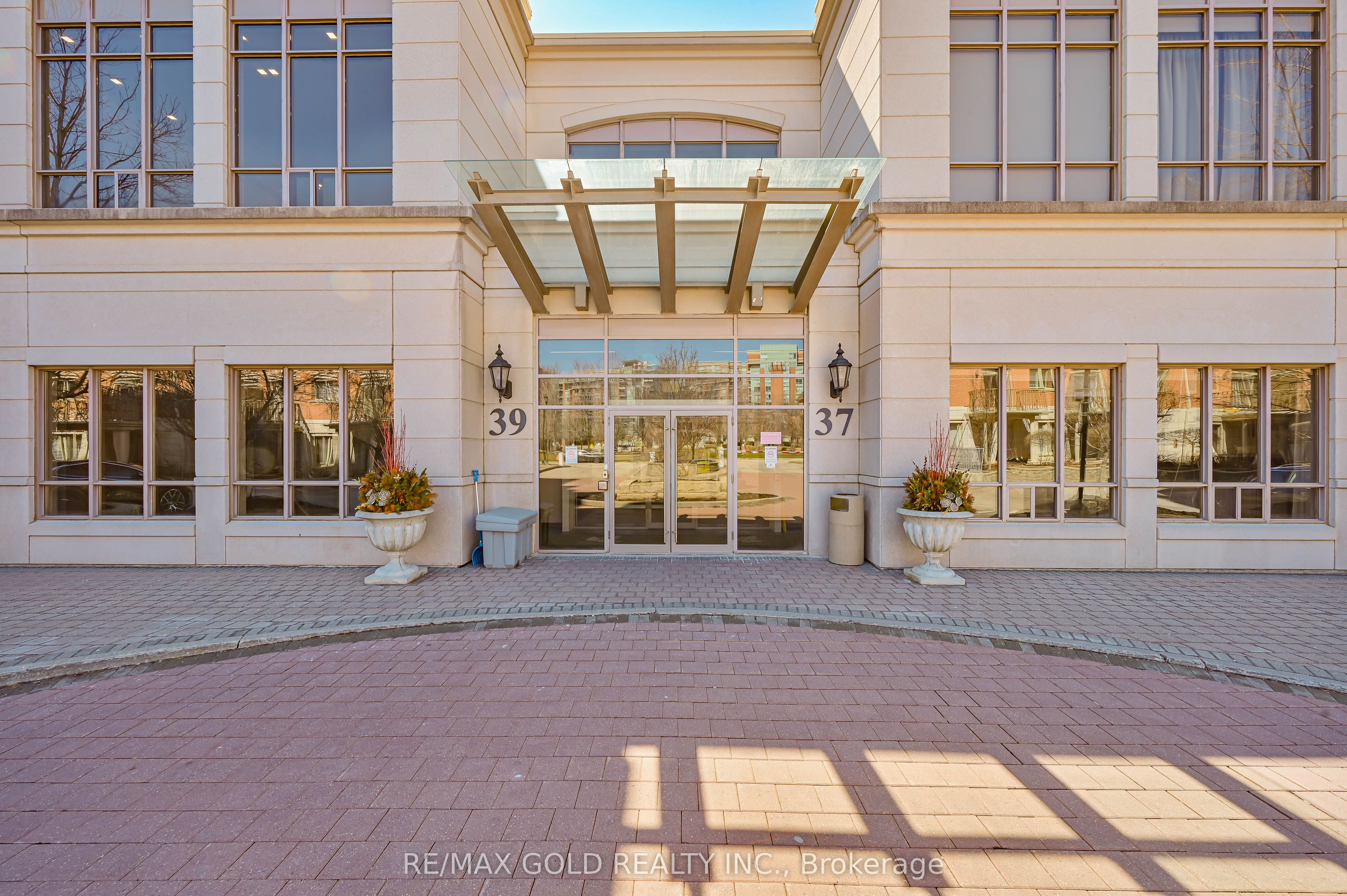 37 Galleria Parkway 319