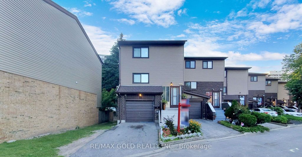 Photo of 18 Carleton Place #18, Brampton, ON L6T 3Z4 (MLS # W13091432)