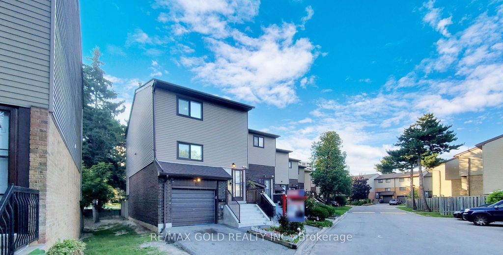 Photo of 18 Carleton Place #18, Brampton, ON L6T 3Z4 (MLS # W13091432)