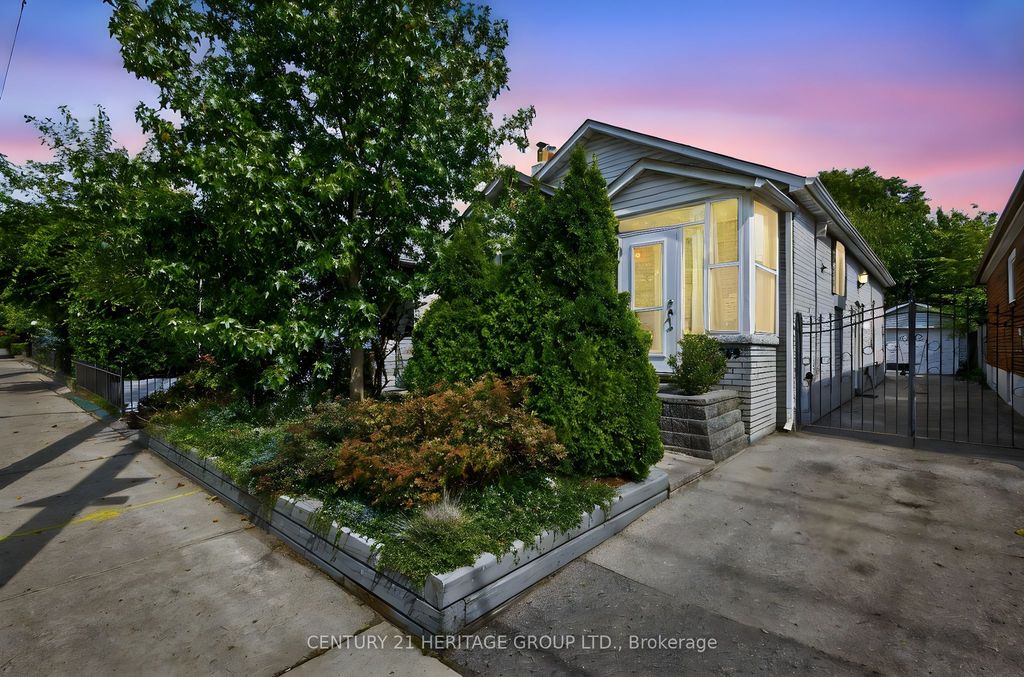 Photo of 1269 Broadview Avenue, Toronto, ON M4K 2T5 (MLS # E12412467)