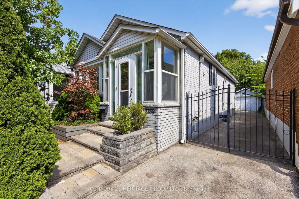 Photo of 1269 Broadview Avenue, Toronto, ON M4K 2T5 (MLS # E12412467)