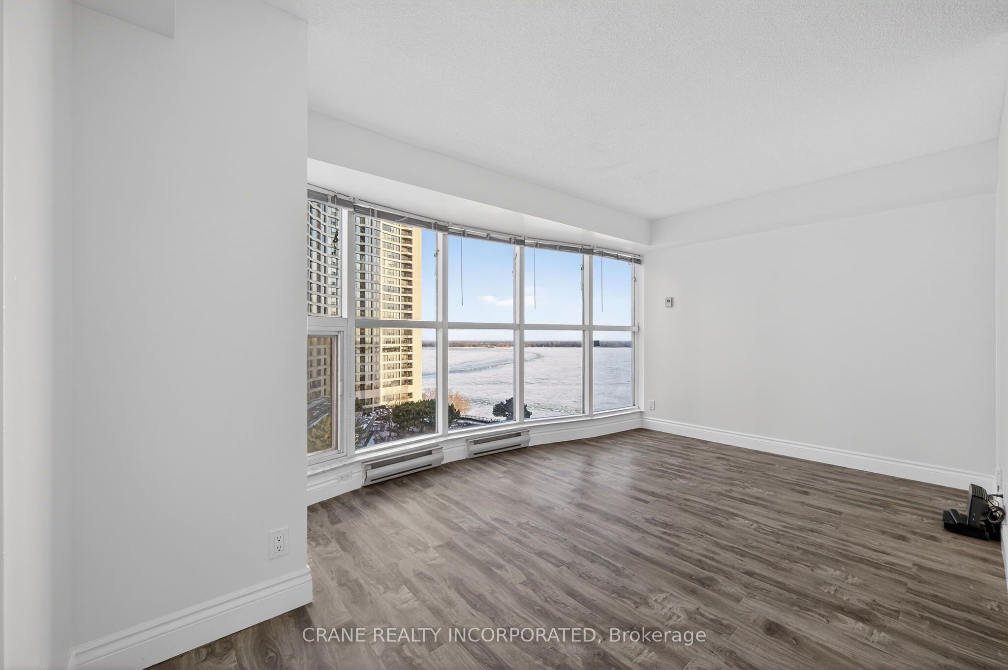 77 Harbour Square 1605
