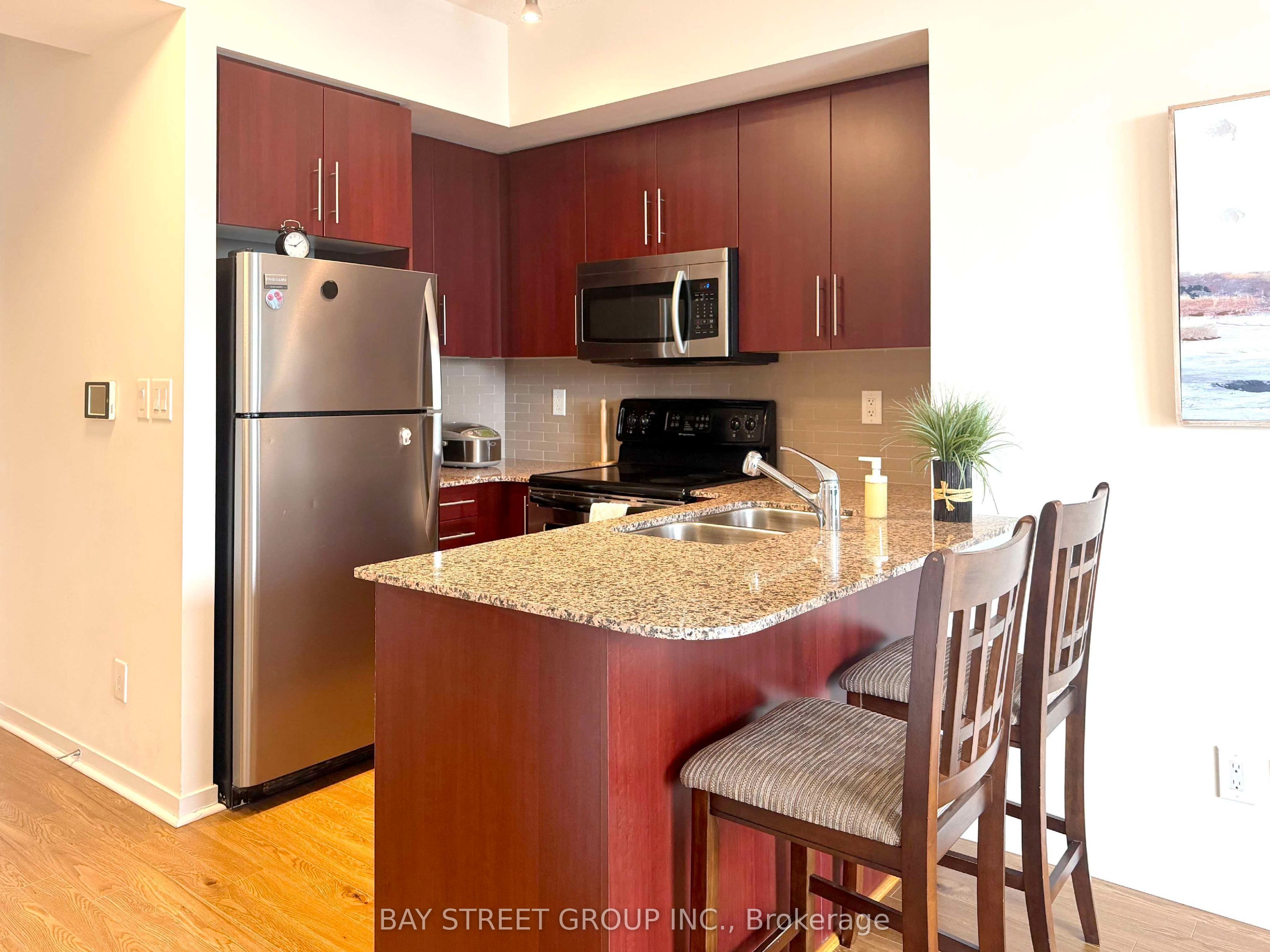 65 Bremner Boulevard 4602
