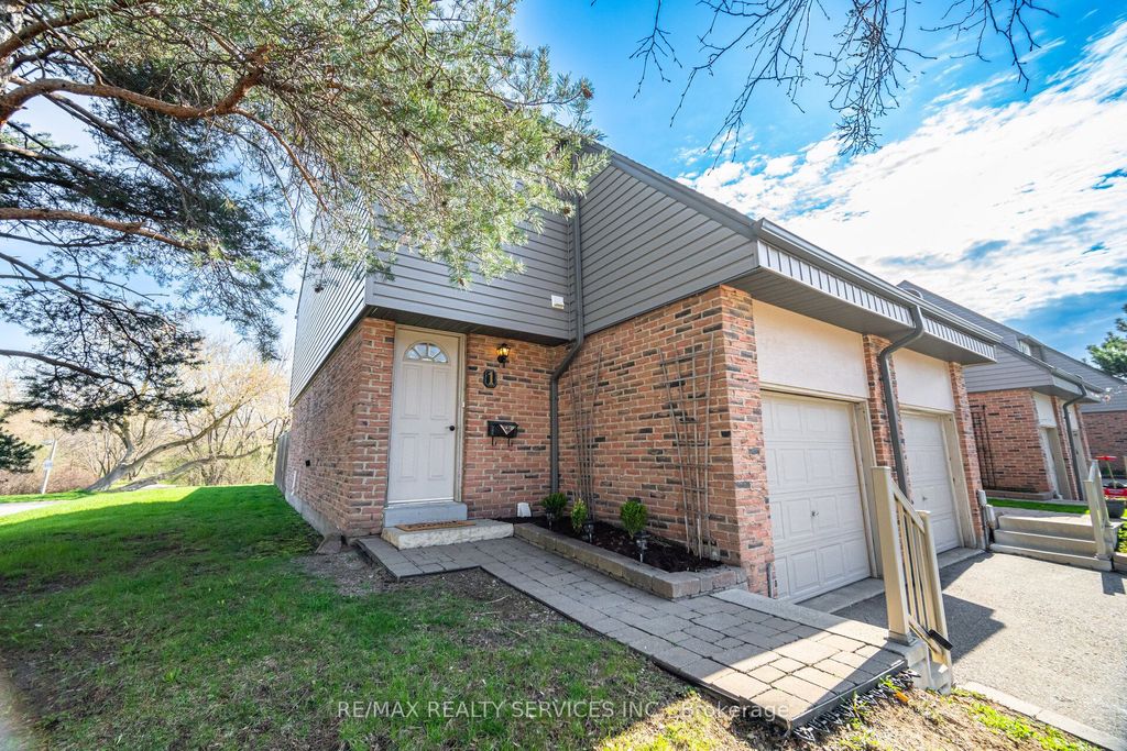 Photo of 1 Tara Park Court #1, Brampton, ON L6V 3E4 (MLS # W13042366)