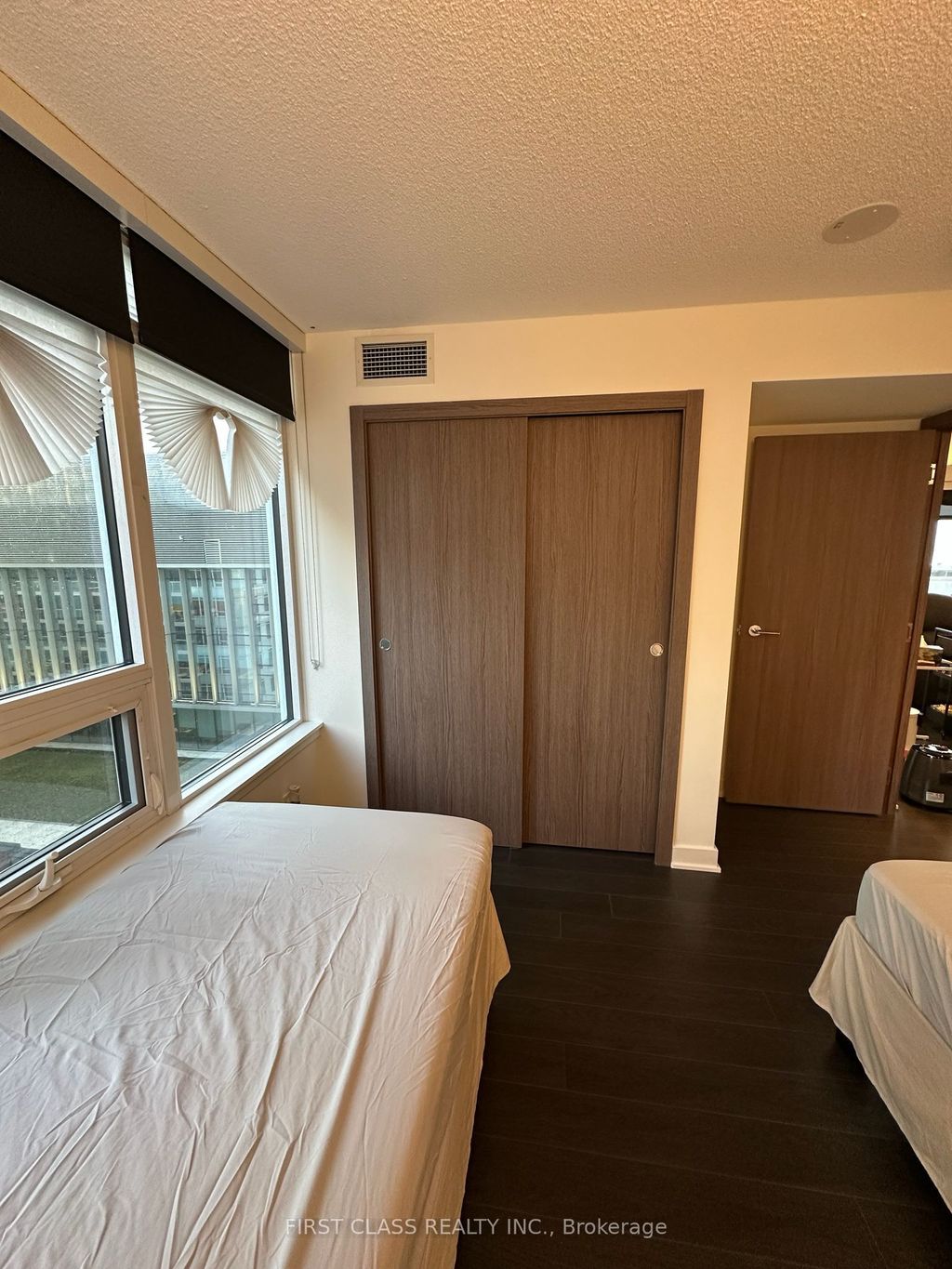 Photo of 19 Bathurst Street #1111, Toronto, ON M5V 0N2 (MLS # C12836920)