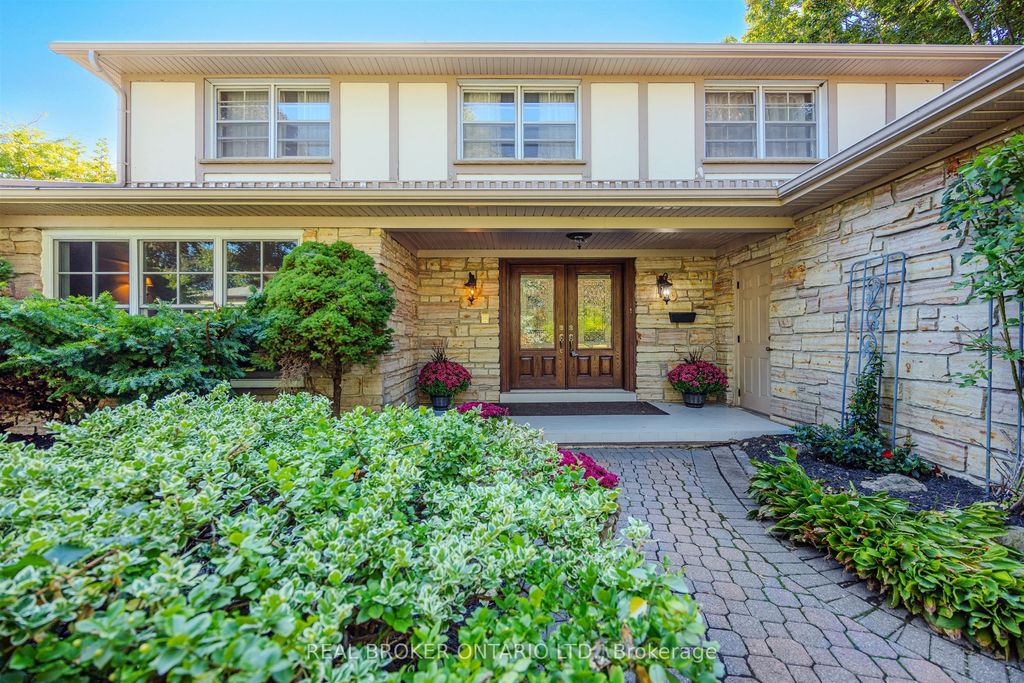 Photo of 6 Streatham Place, Toronto, ON M9B 6A4 (MLS # W12435633)