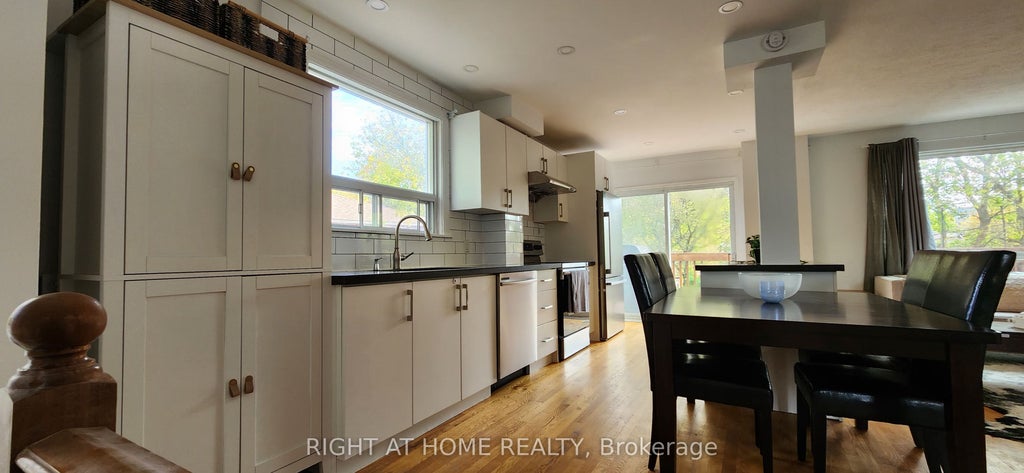 Photo of 63 Lindsay Avenue, Newmarket, ON L3Y 4N7 (MLS # N14084352)