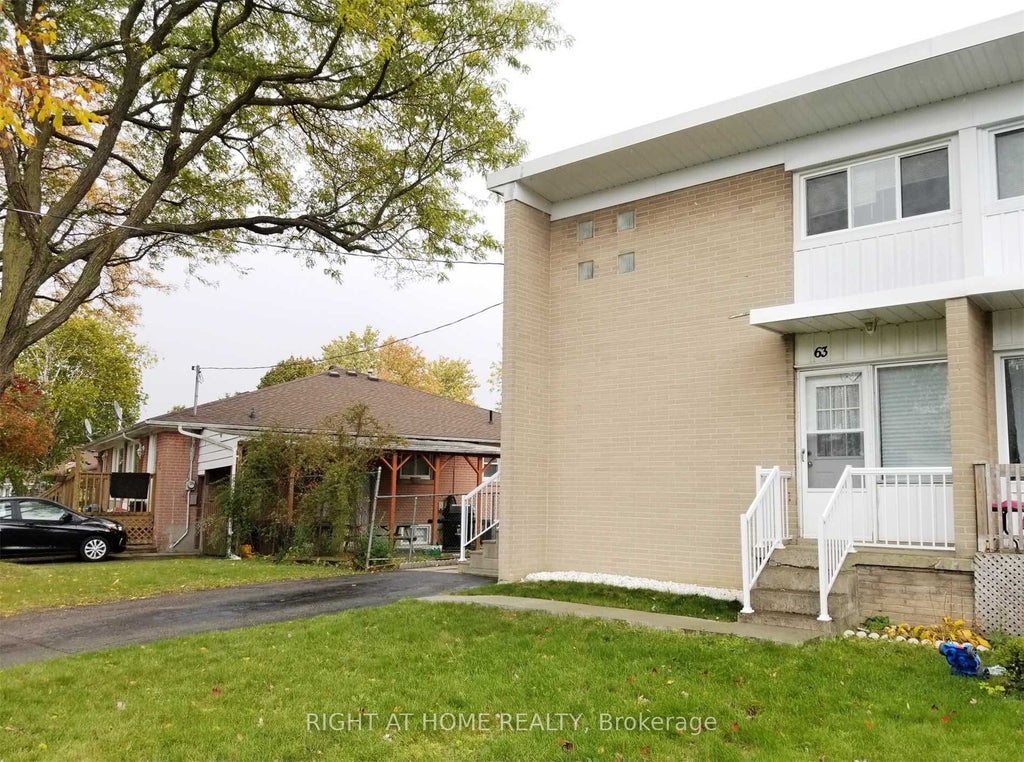Photo of 63 Lindsay Avenue, Newmarket, ON L3Y 4N7 (MLS # N14084352)
