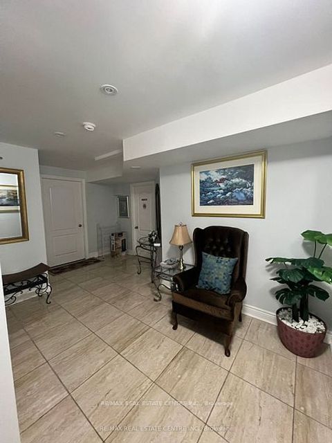 40 Victoriaville Road Lower Brampton ON L6X 5J4