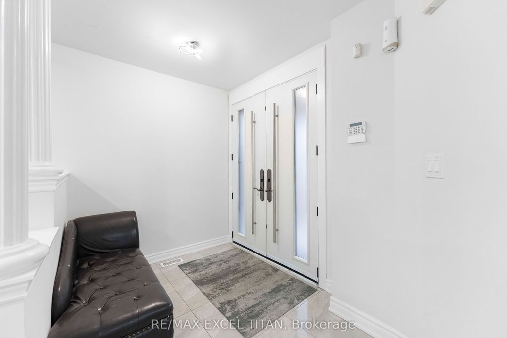 Photo of 17 Nieuwendyk Street, Whitby, ON L1P 1W5 (MLS # E13036008)