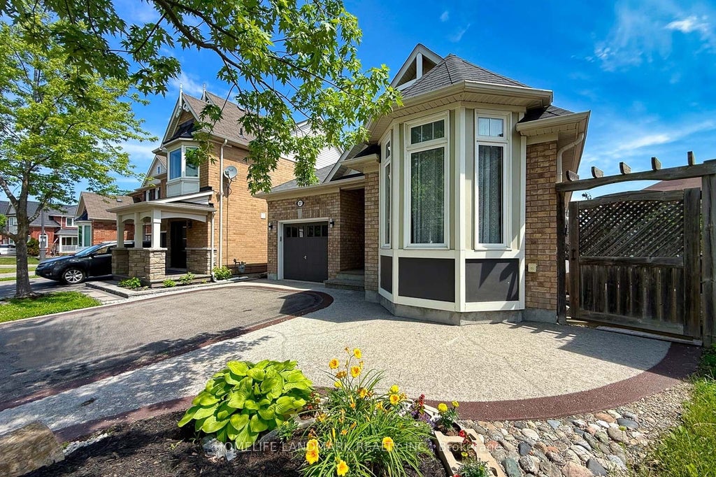 Photo of 27 Williamson Family Hollow, Newmarket, ON L3X 3K3 (MLS # N13530464)