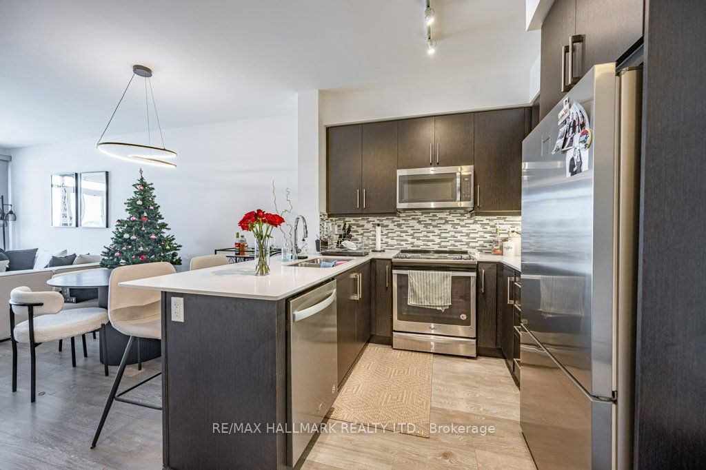 65 Oneida Crescent 811