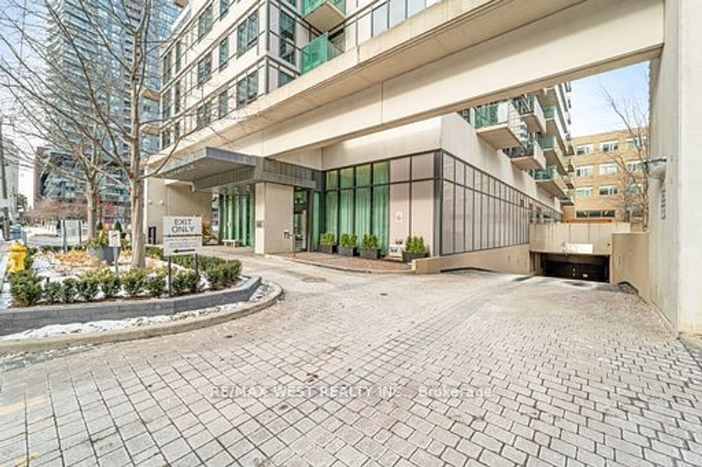 Photo of 70 Roehampton Avenue #1122, Toronto, ON M4P 1R2 (MLS # C12544586)