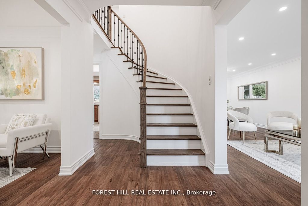 Photo of 19 Eleanor Circle, Richmond Hill, ON L4C 6K6 (MLS # N12456466)