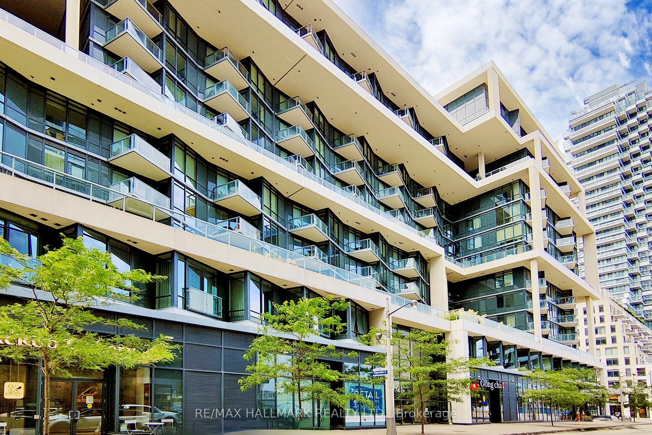 15 Merchants' Wharf N/A 544