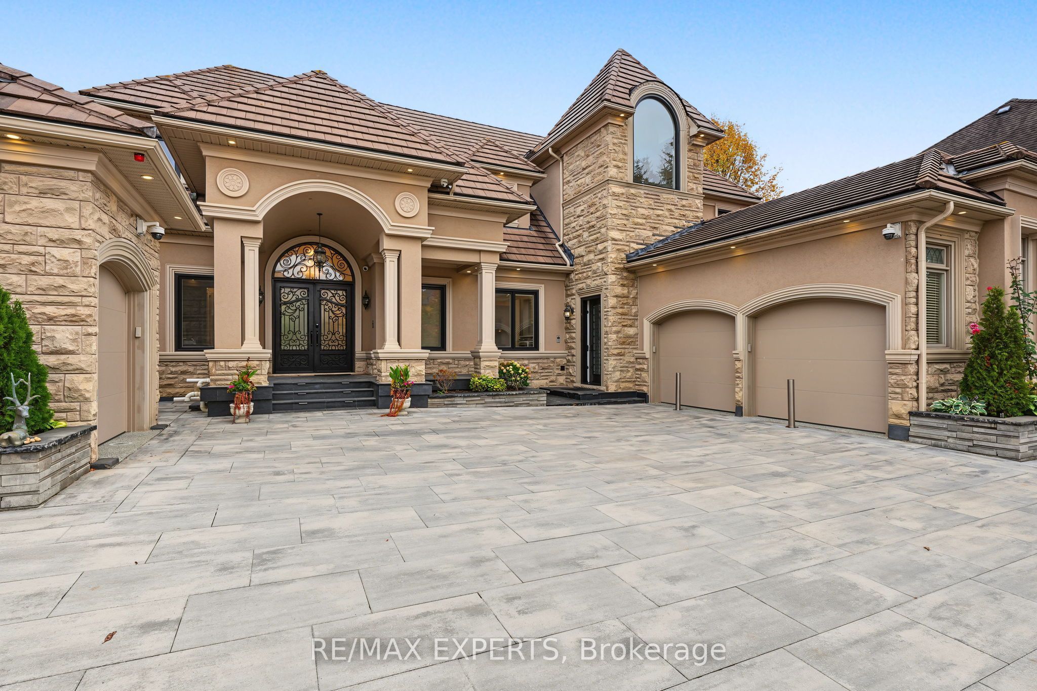 33 Highland Creek Court