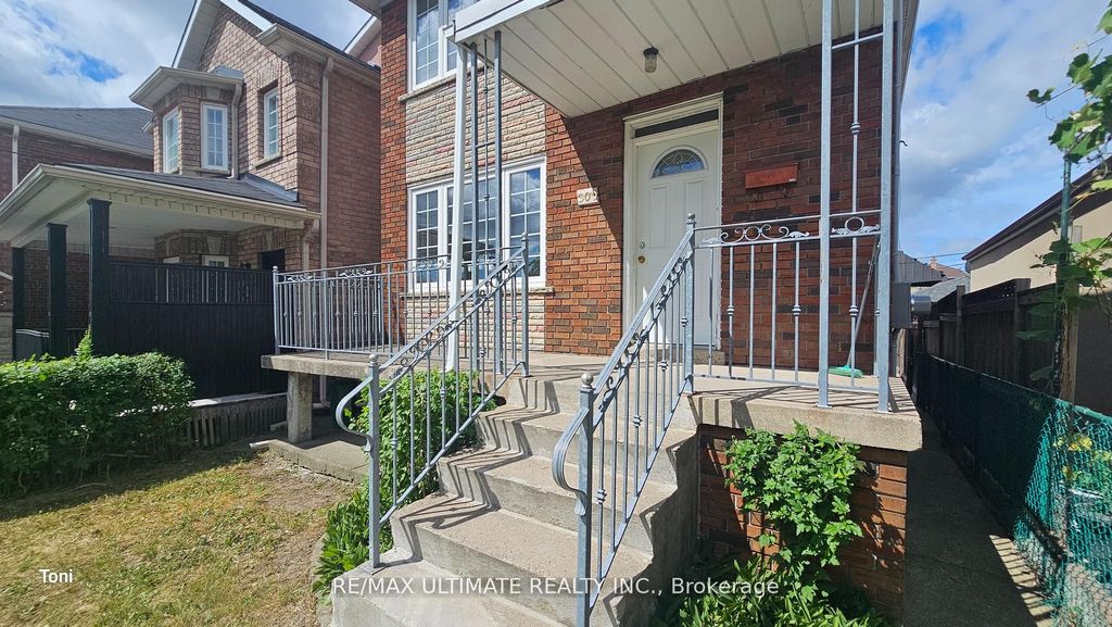 Photo of 300 Earlscourt Avenue, Toronto, ON M6E 4B8 (MLS # W12390886)