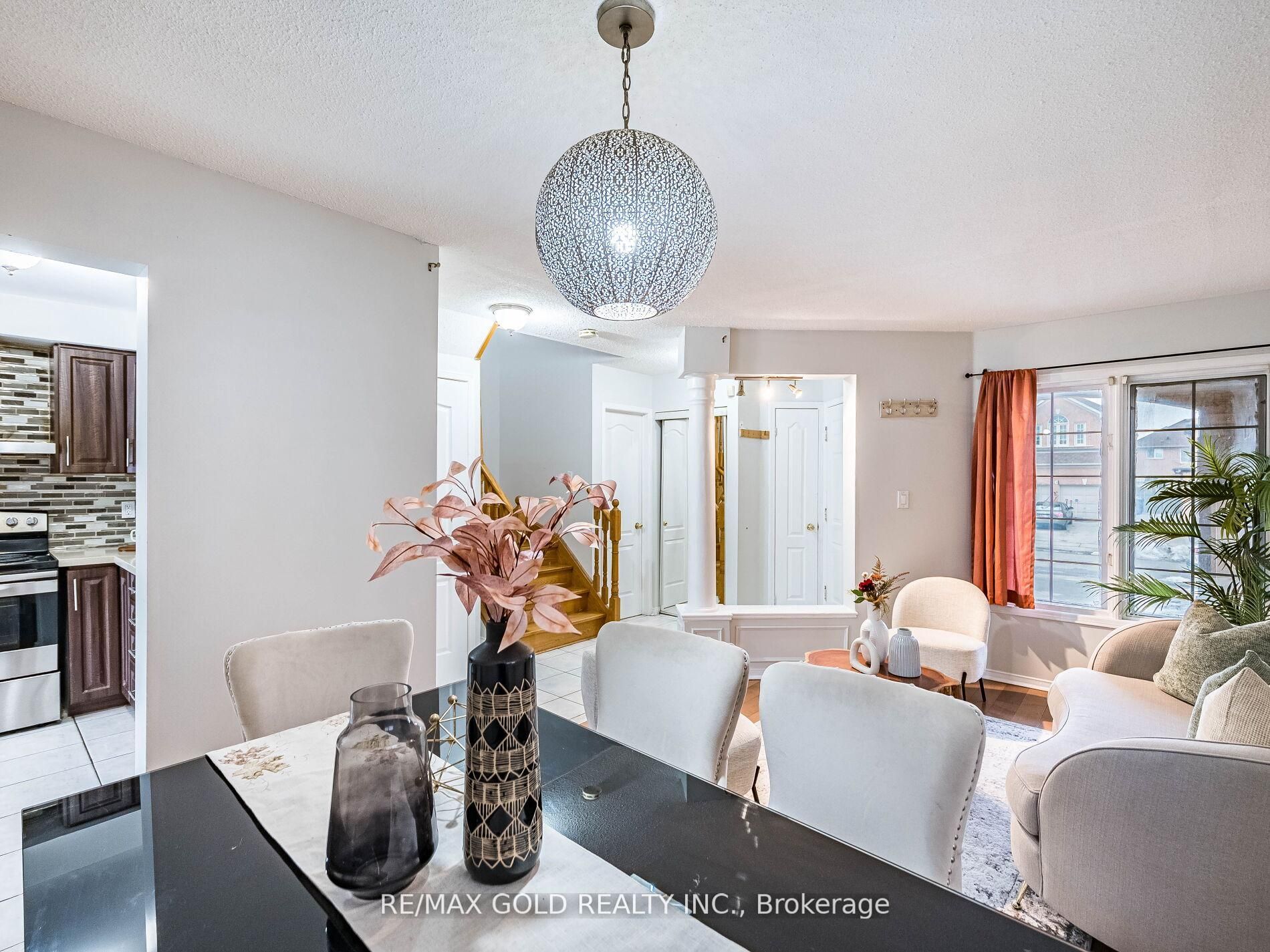 33 Fiddleneck Crescent