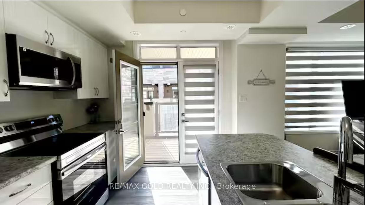 35 Fieldridge Crescent 36