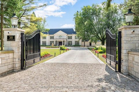 38 Park Lane Circle Toronto ON M3C 2N2