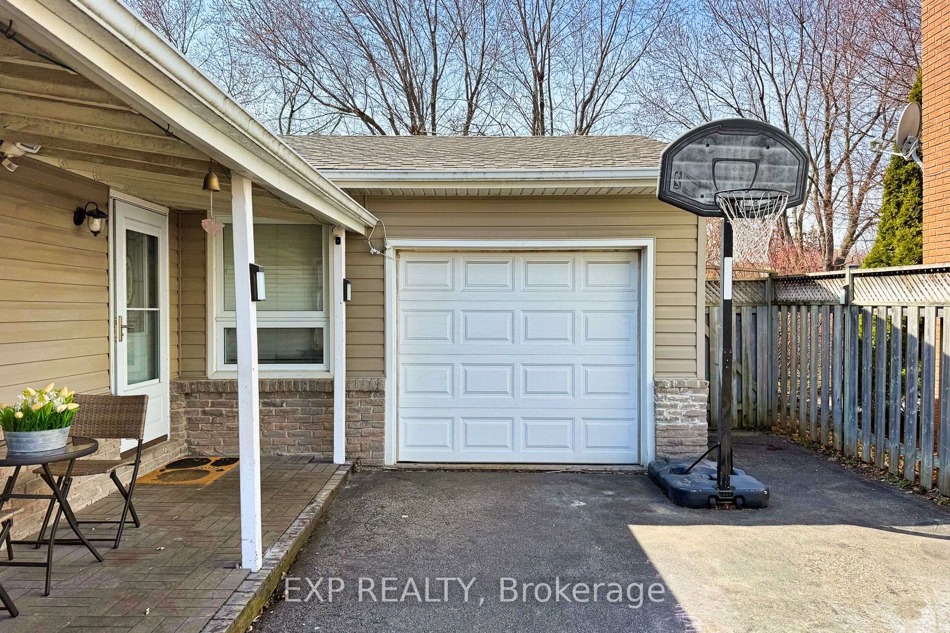584 Elliott Crescent