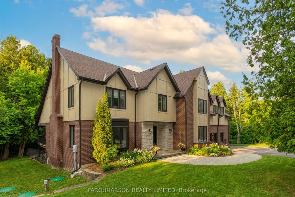Photo of 1 Foxlair Court, Whitchurch-Stouffville, ON L4A 2L4 (MLS # N13627988)
