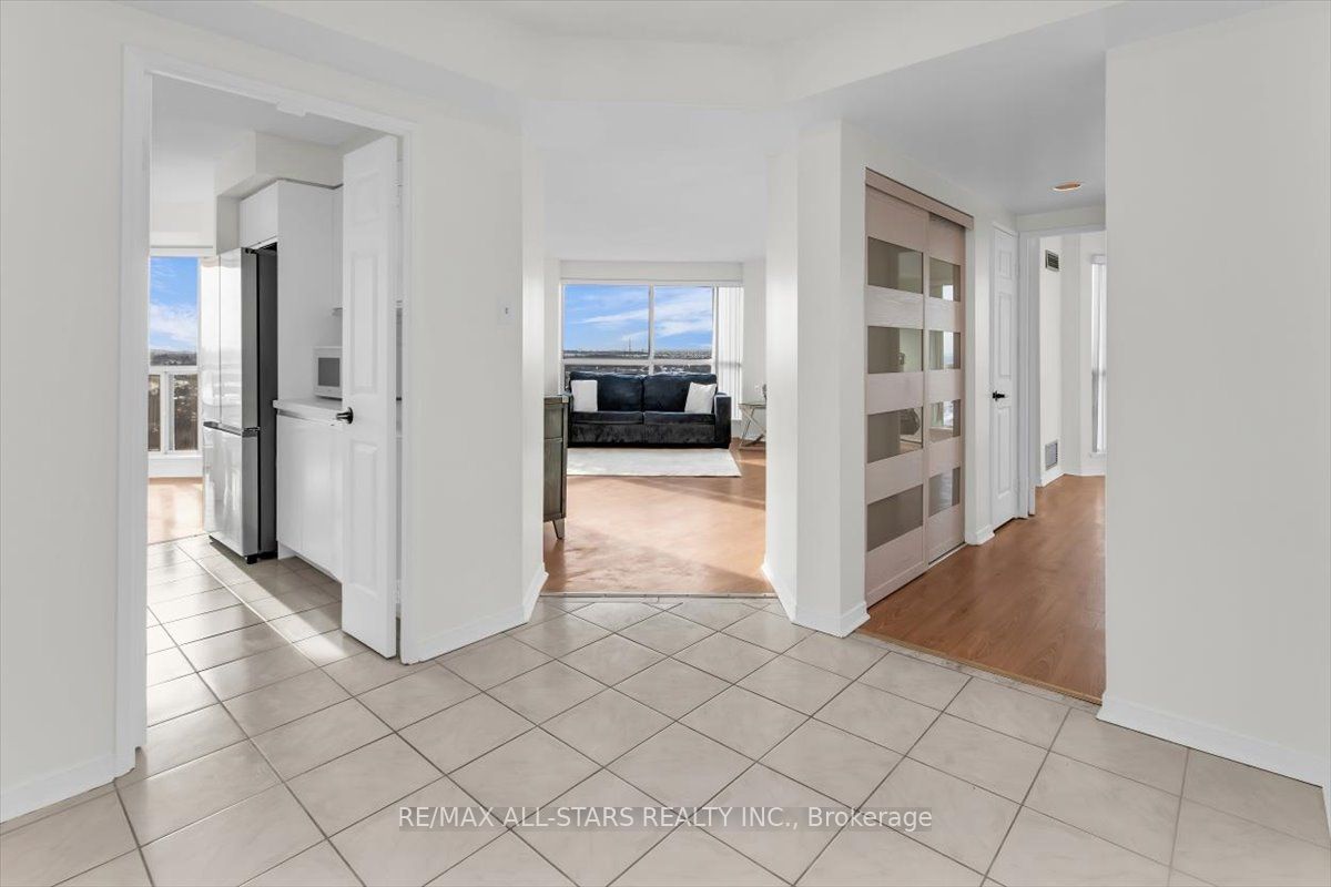 2155 Burnhamthorpe Road W 1809